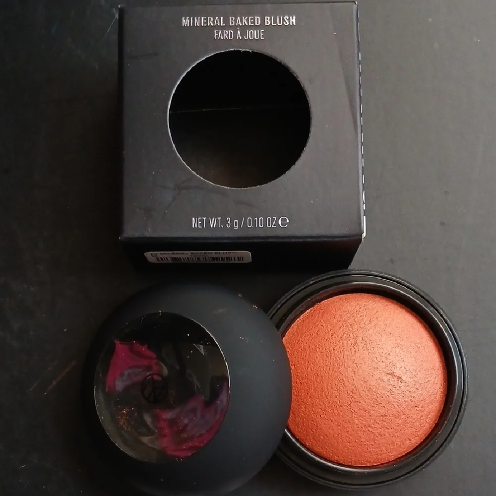 IL MAKIAGE Mineral Baked Blush Shade Toxic